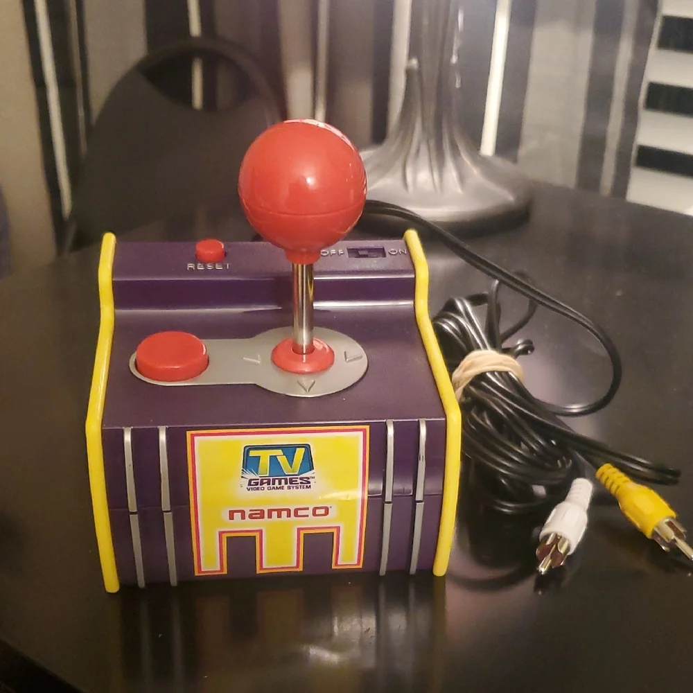 2003 Jakks Pacific Retro TV Game Console